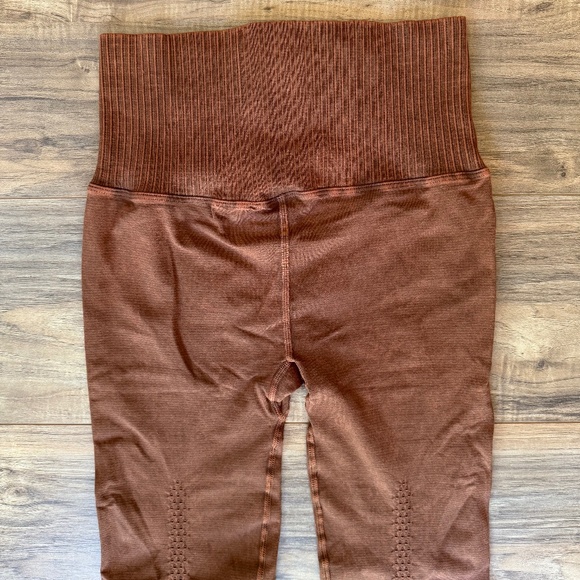 NWOT - FP Movement Good Karma Leggings M/L - Picture 5 of 9